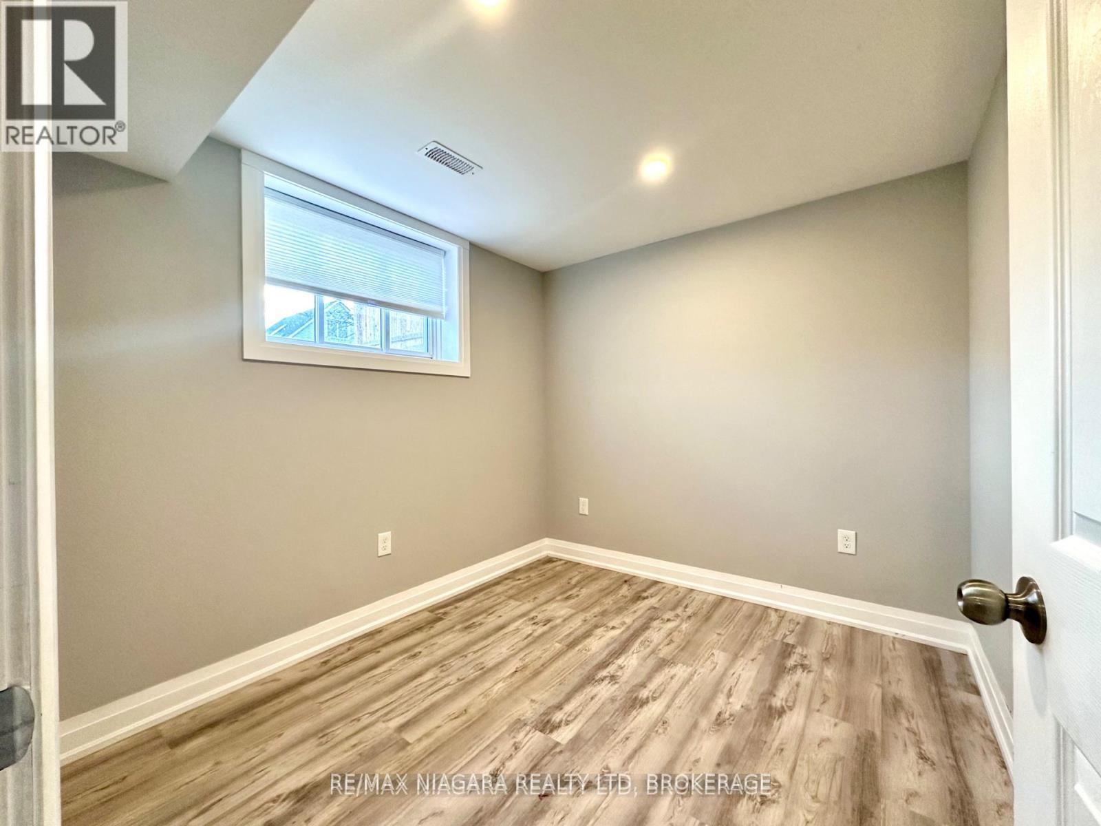 Lower - 39 Grove Avenue, St. Catharines, Ontario L2P 1C5 - Photo 5 - X13457158
