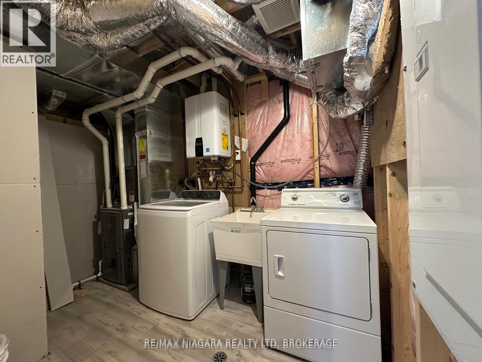 Lower - 39 Grove Avenue, St. Catharines, Ontario L2P 1C5 - Photo 7 - X13457158