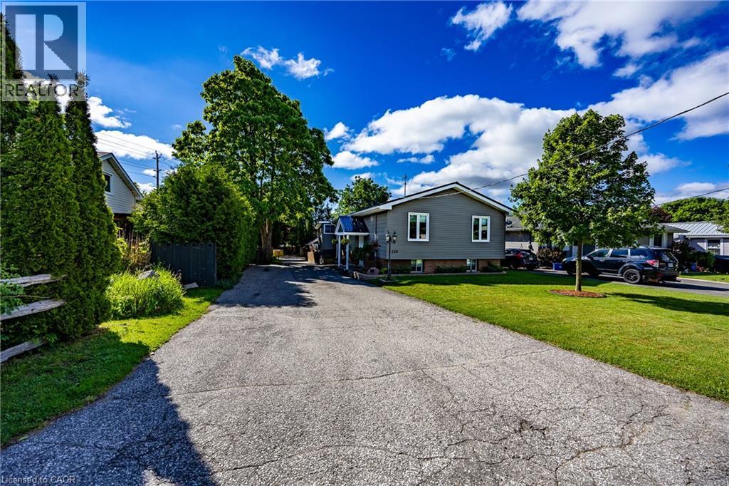 220 King Hiram Street, Ingersoll, Ontario  N5C 1L8 - Photo 2 - 40840594