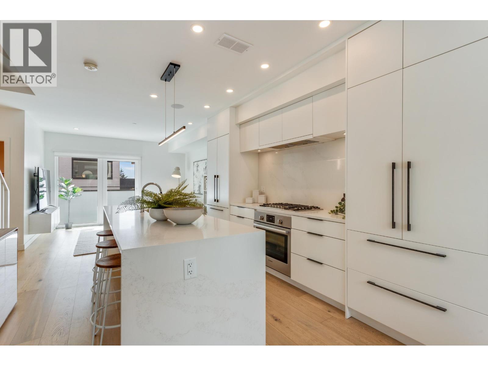 125 649 E 3rd Street, North Vancouver, British Columbia  V7L 1G6 - Photo 4 - R3136988