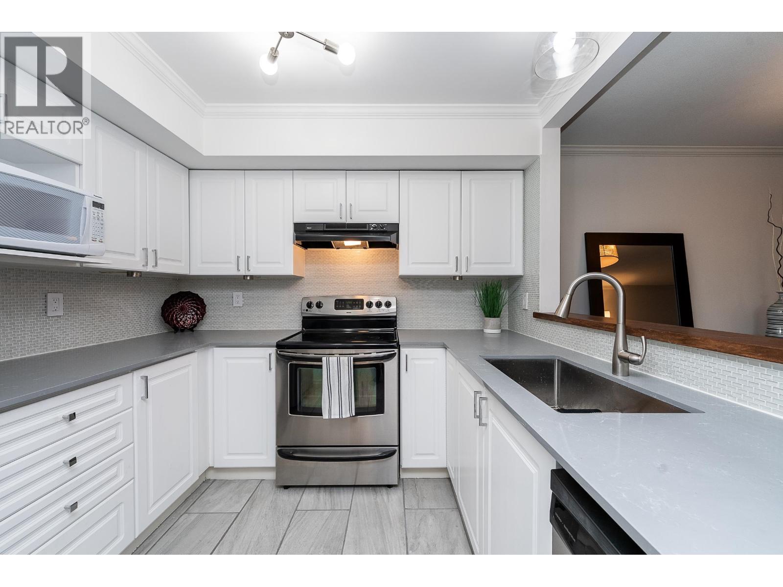 305 2340 Hawthorne Avenue, Port Coquitlam, British Columbia  V3C 1W9 - Photo 2 - R3137015