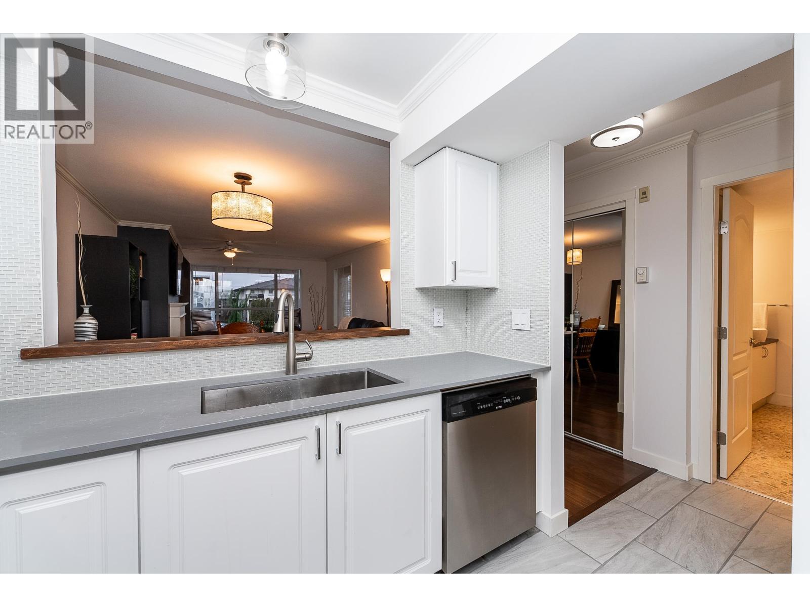 305 2340 Hawthorne Avenue, Port Coquitlam, British Columbia  V3C 1W9 - Photo 3 - R3137015