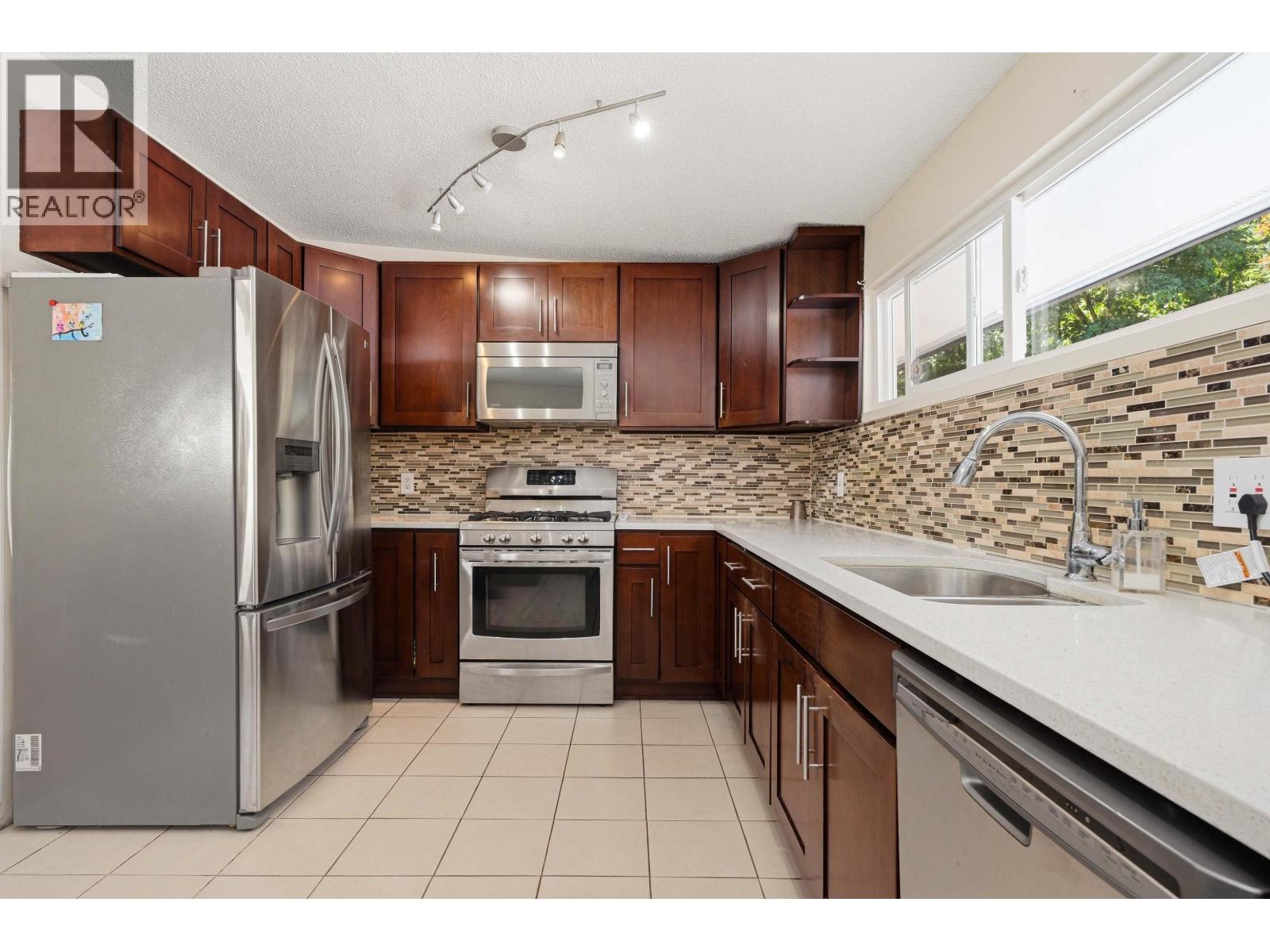 693 Plymouth Drive, North Vancouver, British Columbia  V7H 2H5 - Photo 11 - R3136991