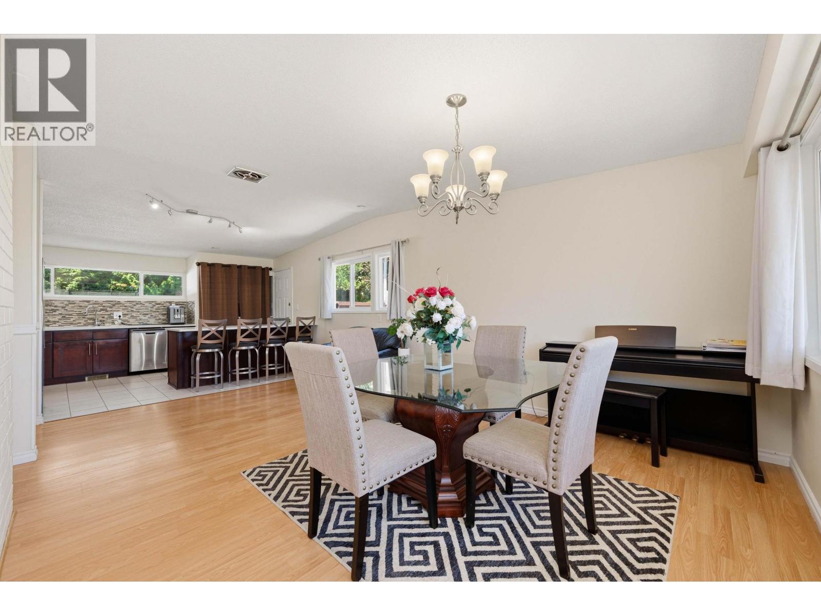 693 Plymouth Drive, North Vancouver, British Columbia  V7H 2H5 - Photo 8 - R3136991