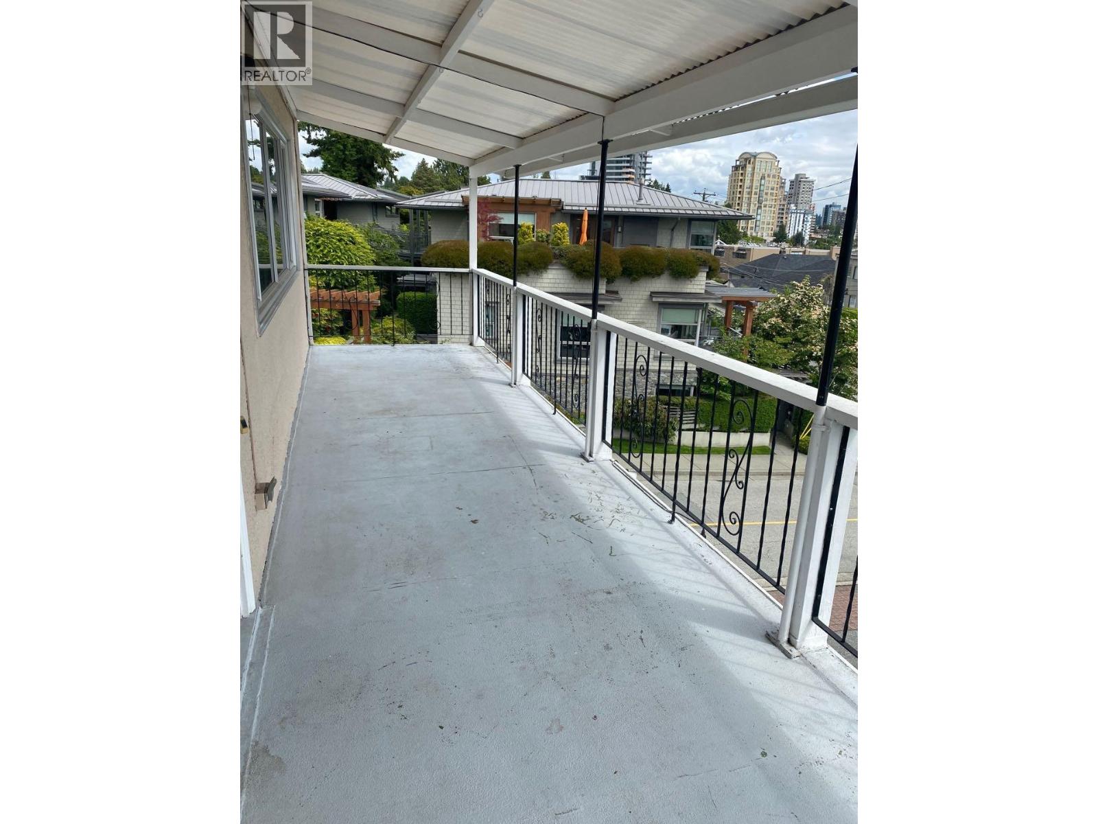 B 299 24th Street, West Vancouver, British Columbia  V7V 4G9 - Photo 2 - R3137024