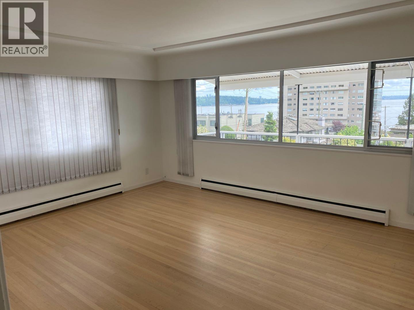 B 299 24th Street, West Vancouver, British Columbia  V7V 4G9 - Photo 3 - R3137024