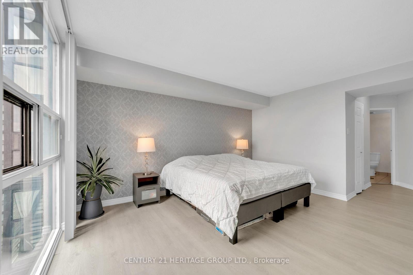 806 - 30 Harding Boulevard W, Richmond Hill, Ontario  L4C 9M3 - Photo 11 - N12996778