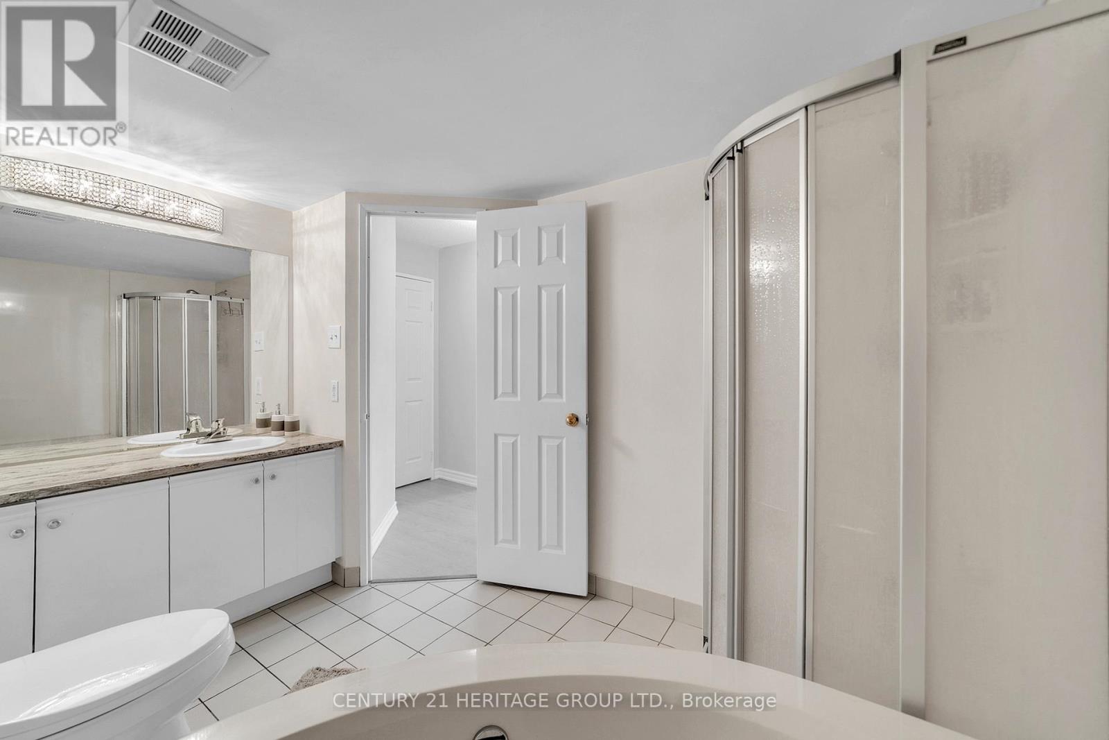 806 - 30 Harding Boulevard W, Richmond Hill, Ontario  L4C 9M3 - Photo 13 - N12996778