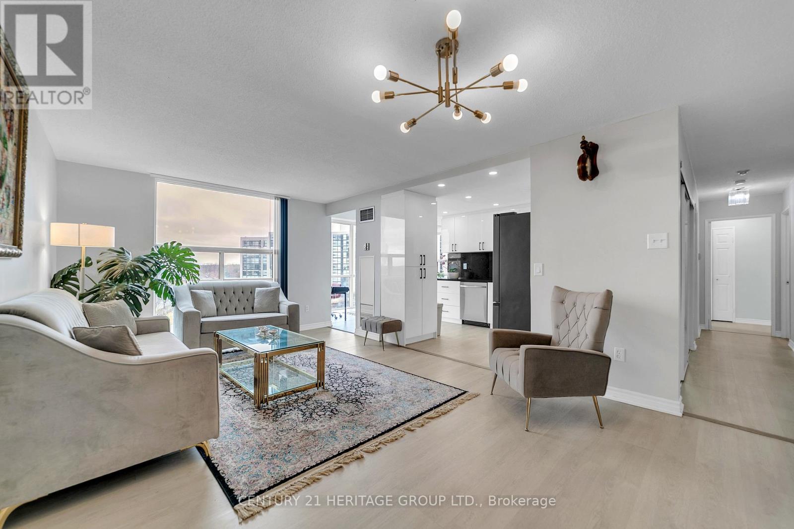 806 - 30 Harding Boulevard W, Richmond Hill, Ontario  L4C 9M3 - Photo 4 - N12996778