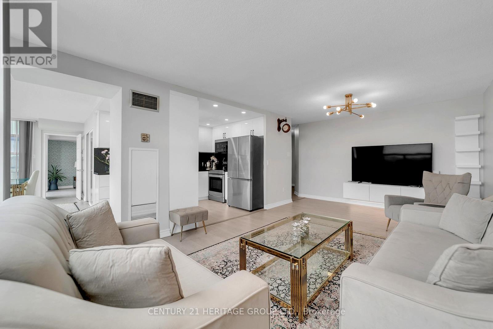 806 - 30 Harding Boulevard W, Richmond Hill, Ontario  L4C 9M3 - Photo 6 - N12996778