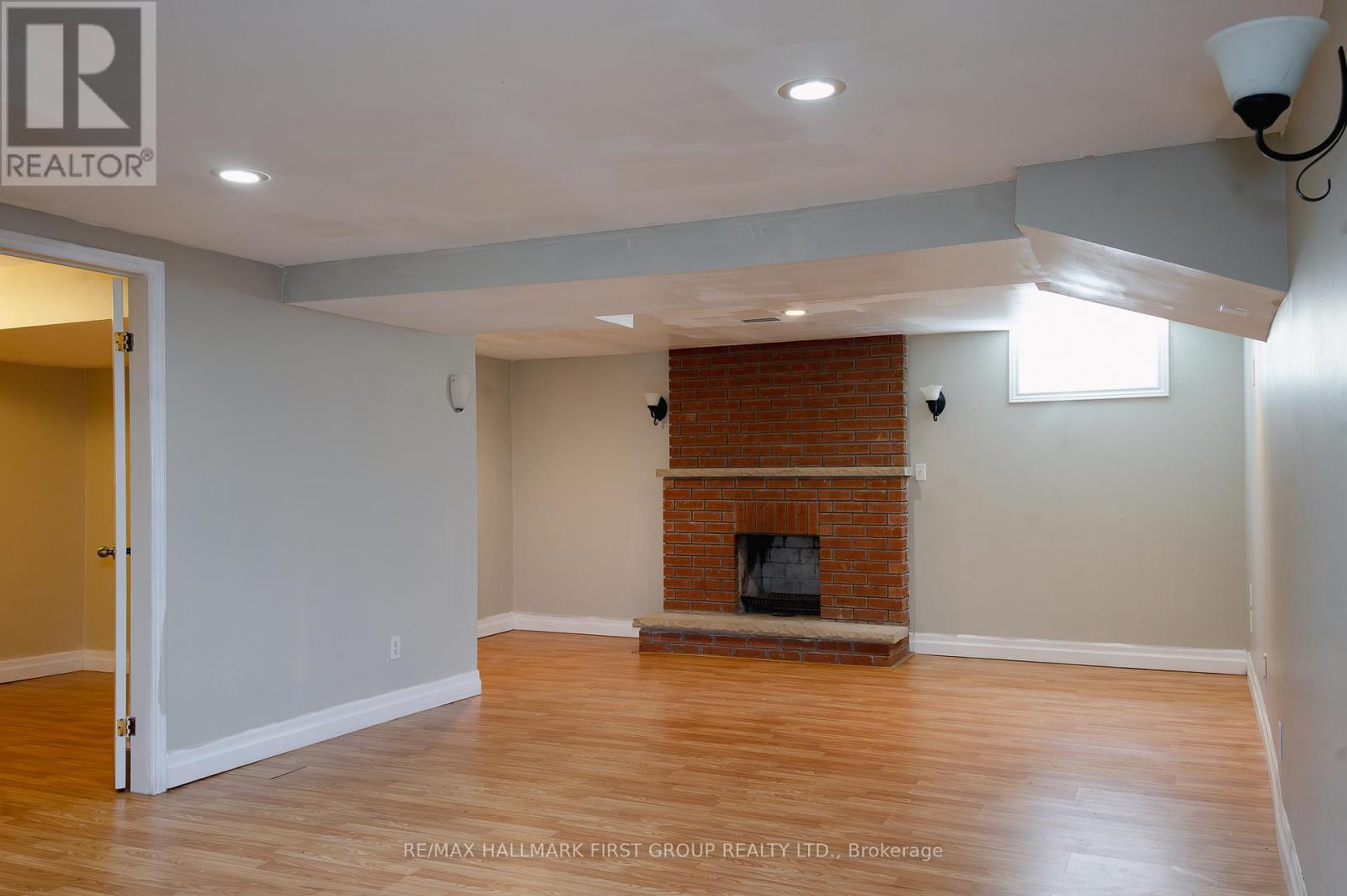 1702 Greenvale Crescent, Pickering, Ontario  L1V 4W7 - Photo 2 - E13248230