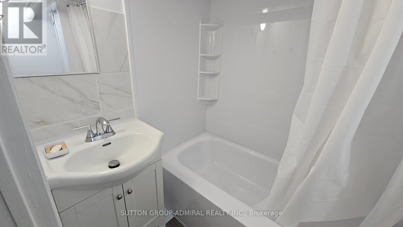 58 Marlin Court, Newmarket, Ontario  L3Y 2W8 - Photo 10 - N13457170