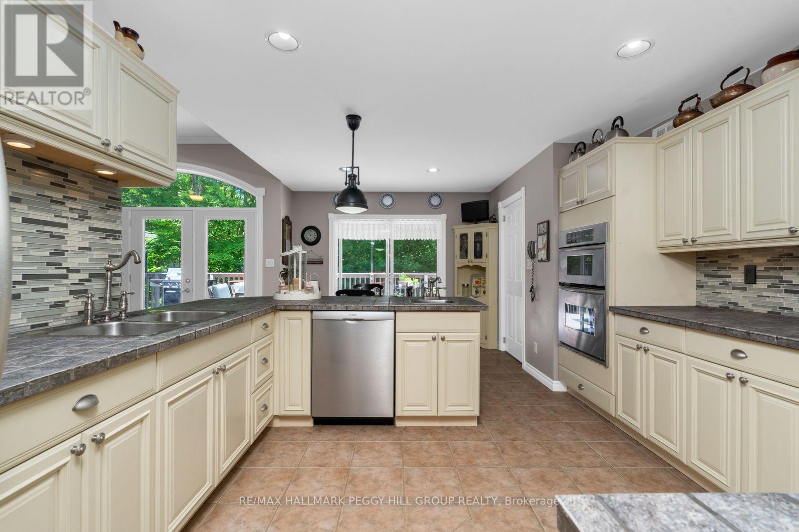 22 O'donnell Court, Penetanguishene, Ontario  L9M 2A6 - Photo 4 - S13457244