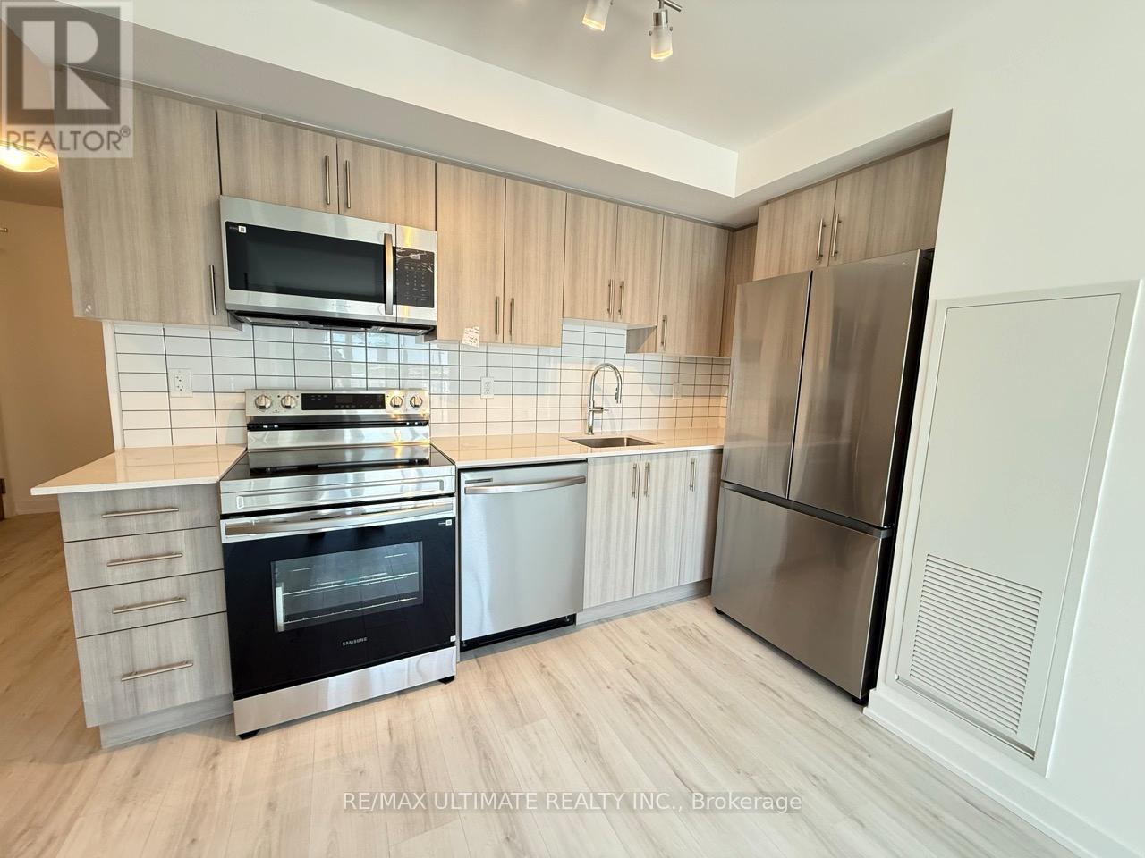 503 - 1010 Sandy Beach Road, Pickering, Ontario  L1W 0C7 - Photo 2 - E13417108