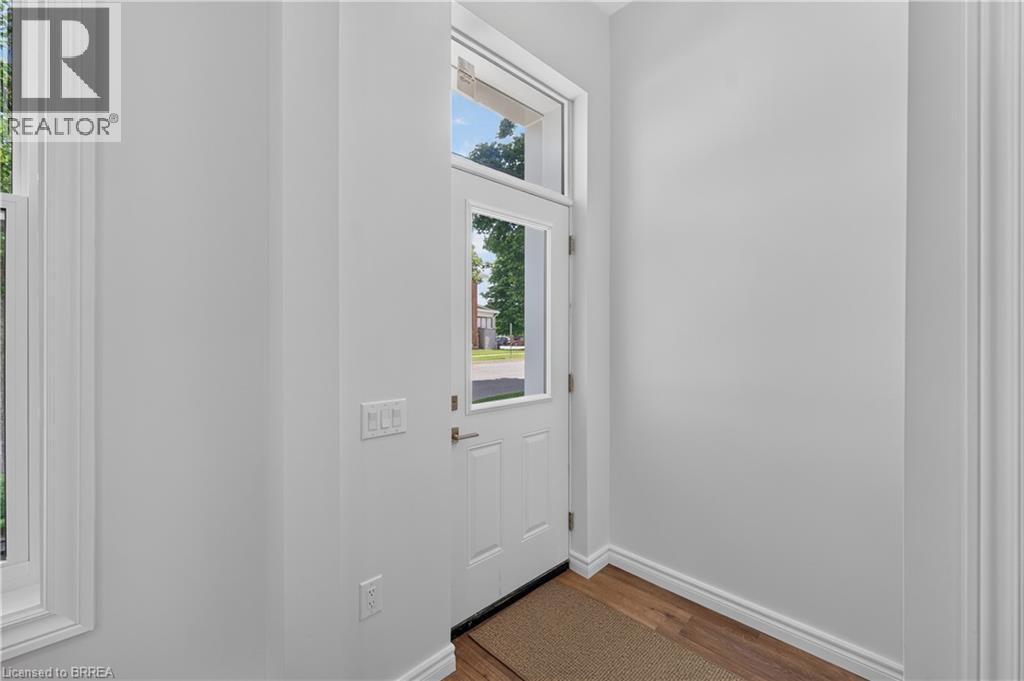 6 Duke Street, Brantford, Ontario  N3T 3T3 - Photo 5 - 40839426