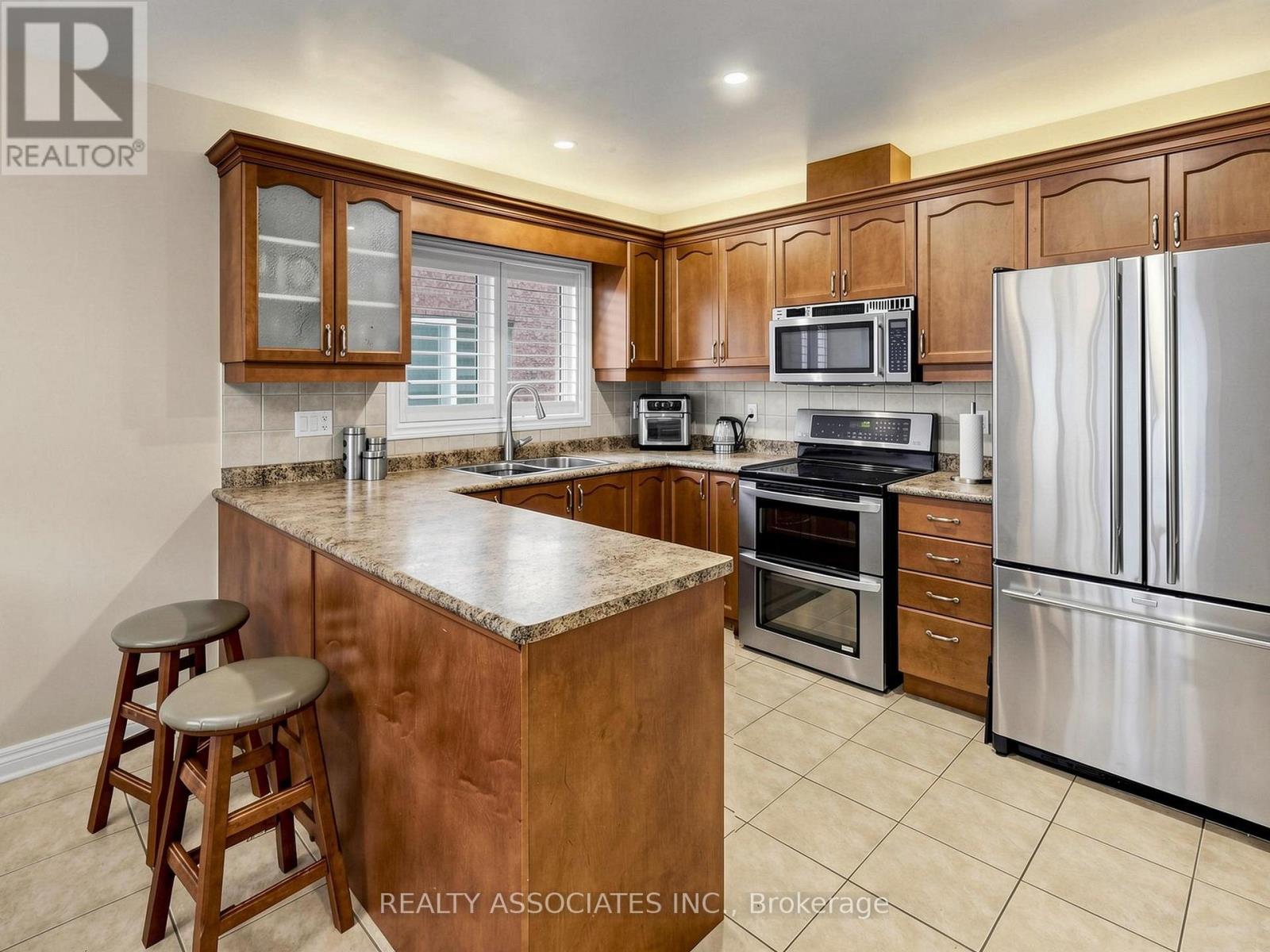 44 Shining Willow Crescent, Brampton, Ontario  L6P 2A2 - Photo 10 - W13457216