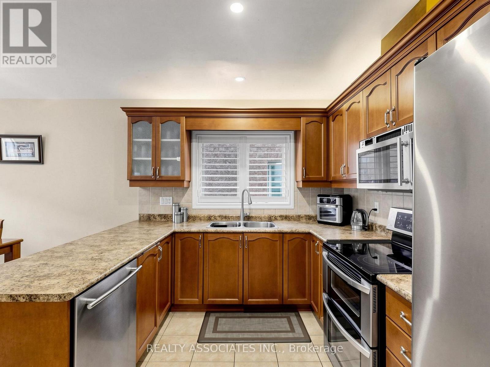 44 Shining Willow Crescent, Brampton, Ontario  L6P 2A2 - Photo 11 - W13457216