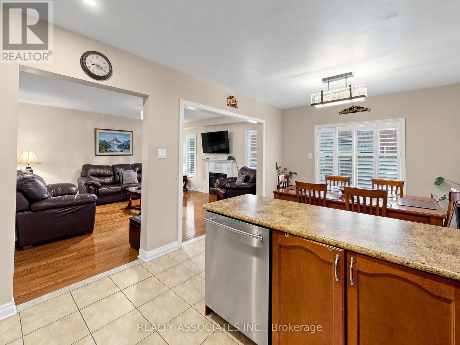 44 Shining Willow Crescent, Brampton, Ontario  L6P 2A2 - Photo 13 - W13457216