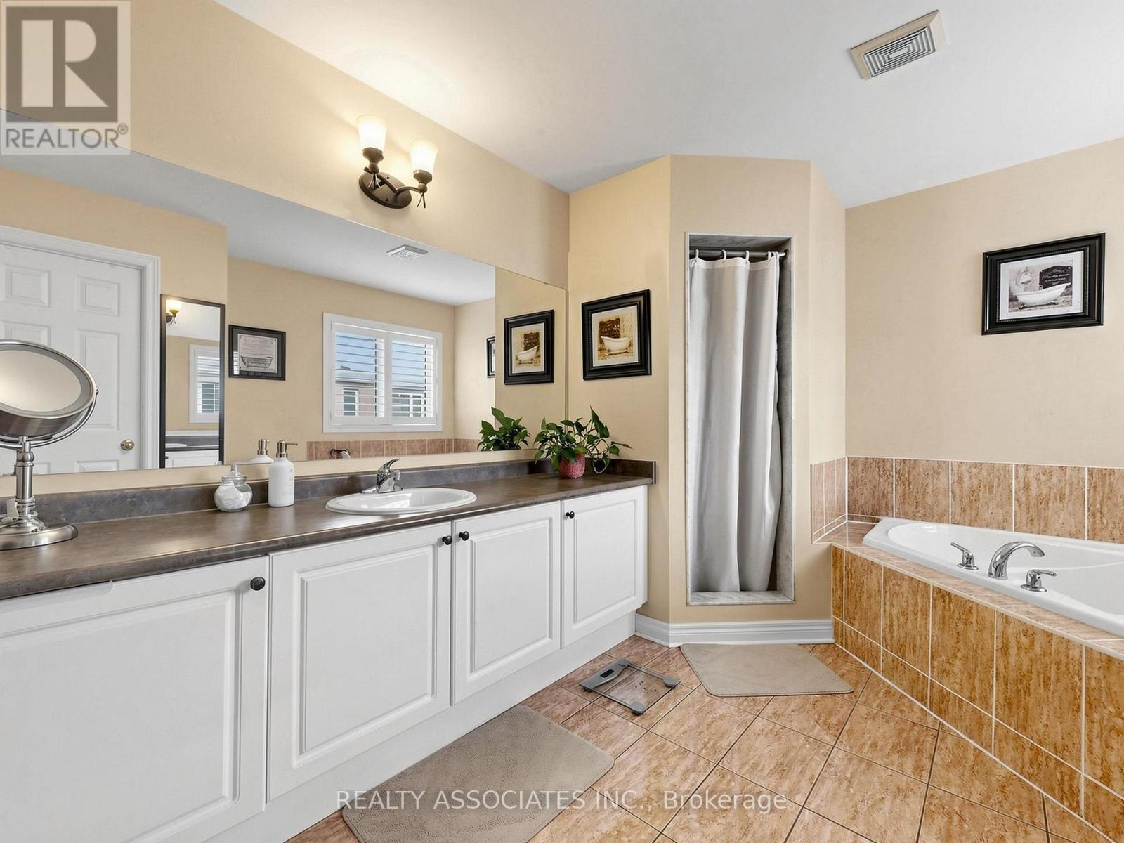 44 Shining Willow Crescent, Brampton, Ontario  L6P 2A2 - Photo 26 - W13457216