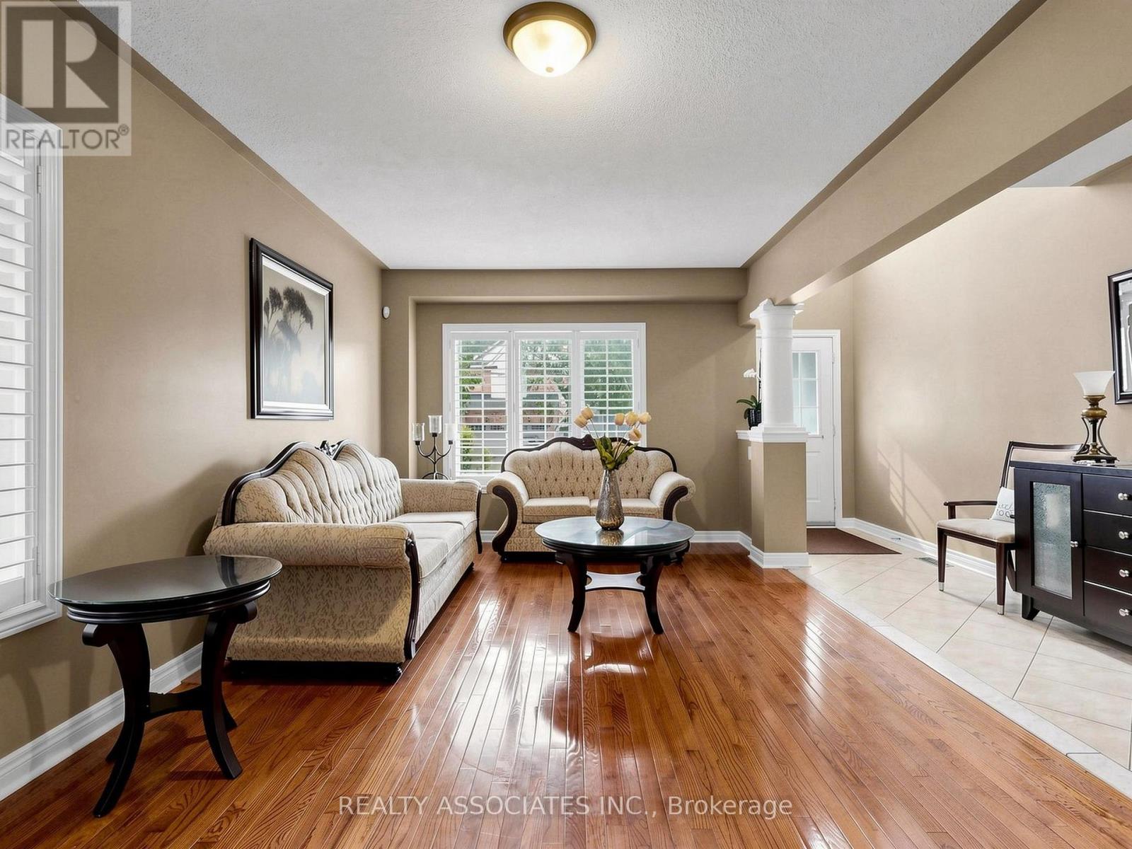 44 Shining Willow Crescent, Brampton, Ontario  L6P 2A2 - Photo 3 - W13457216