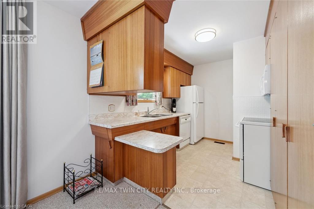 221 Willowdale Avenue, Waterloo, Ontario N2J 3M3 - Photo 10 - X13457062