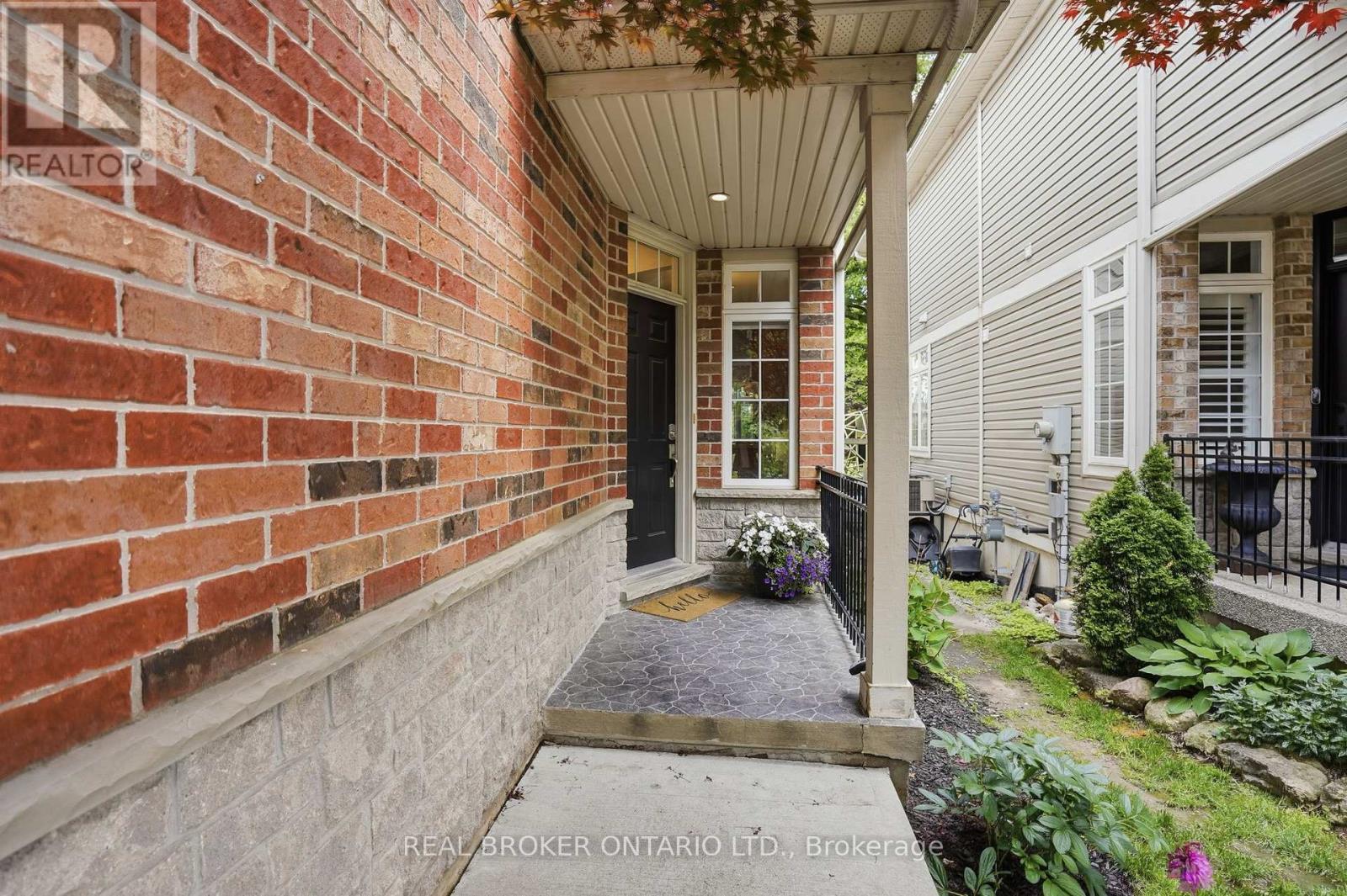29 Sunnycroft Court, Hamilton, Ontario  L8B 0L3 - Photo 3 - X13457120