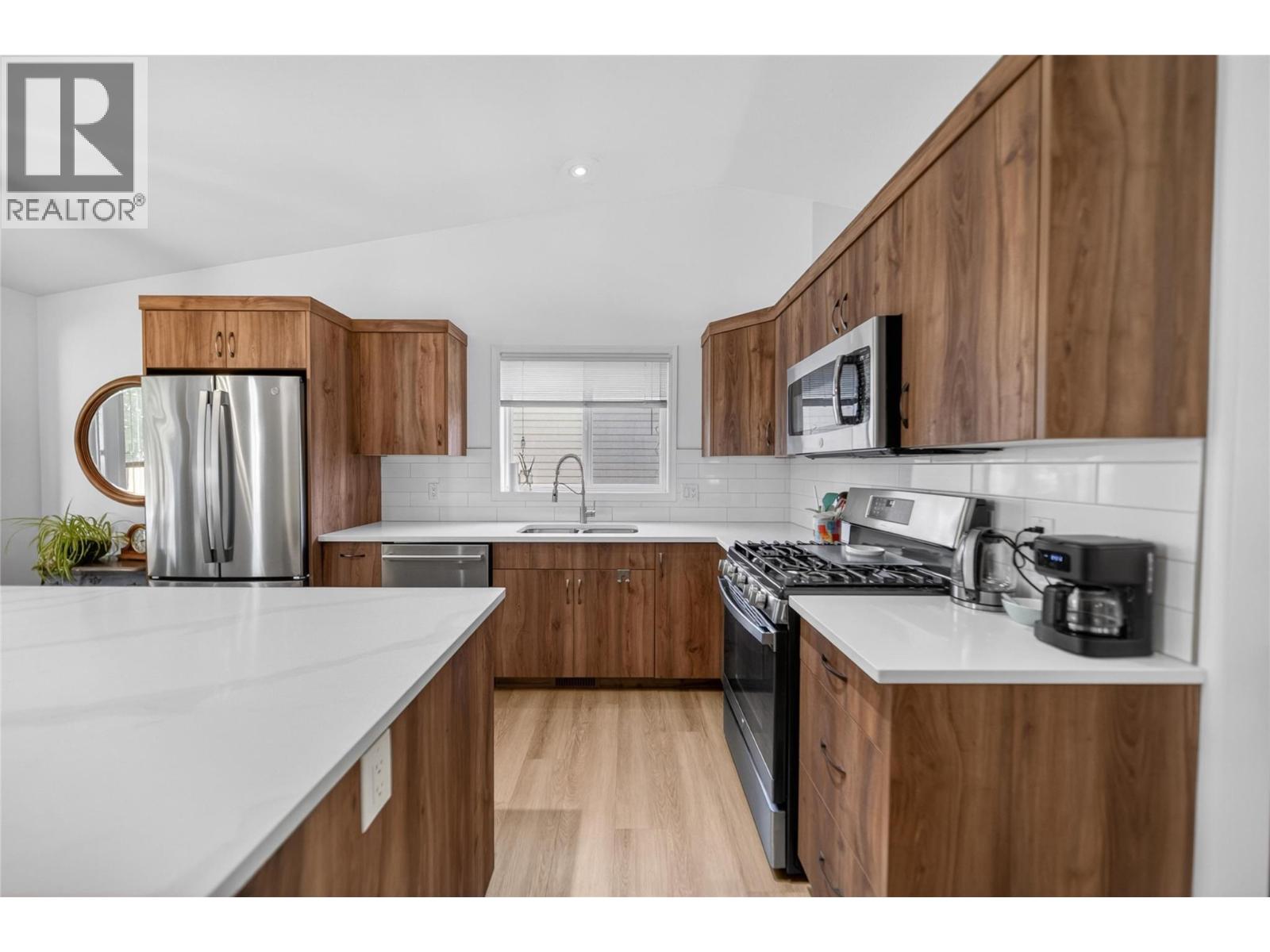 2310 Mt Baker Crescent, Cranbrook, British Columbia V1C 6M1 - Photo 2 - 10391319