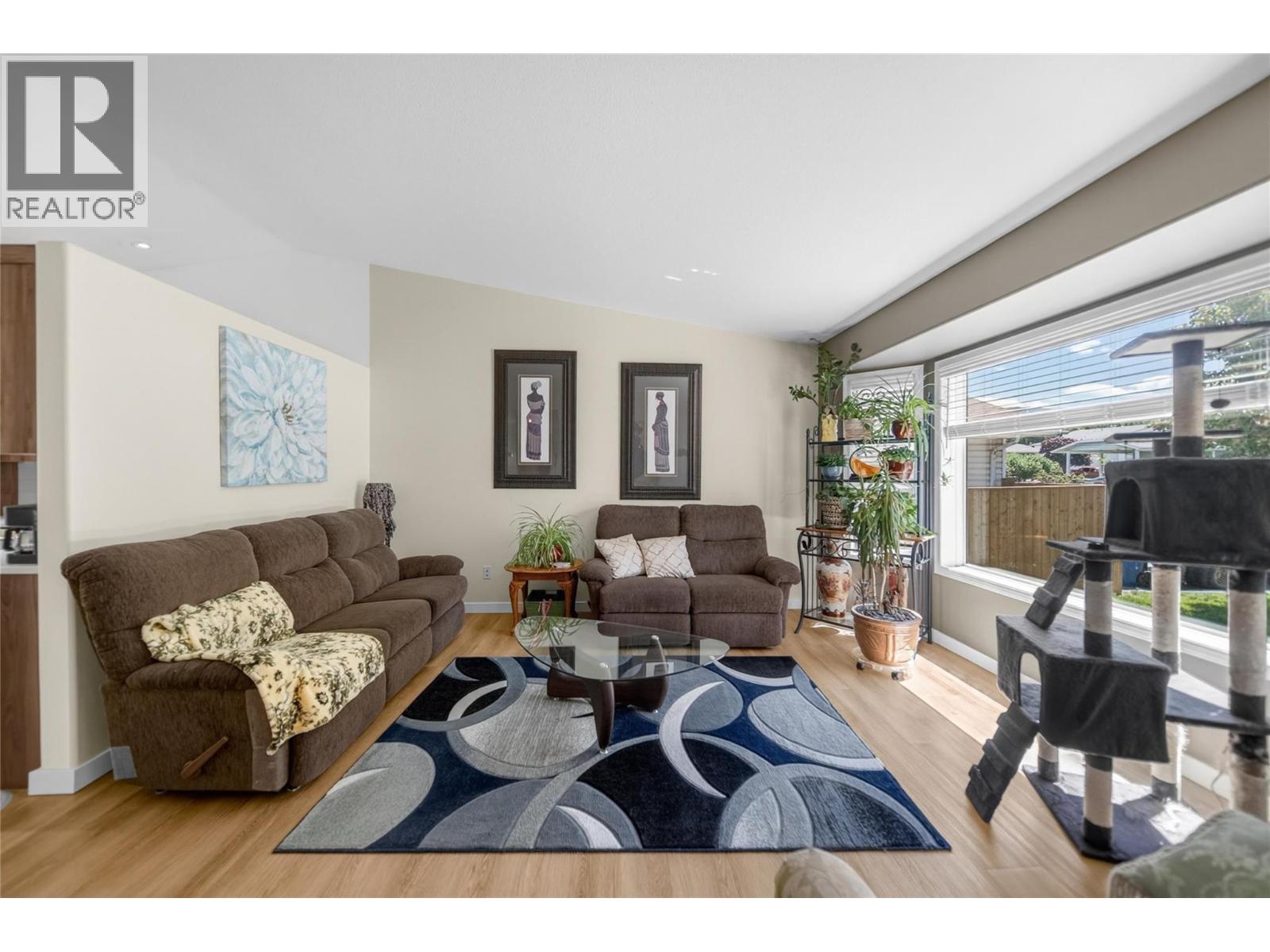 2310 Mt Baker Crescent, Cranbrook, British Columbia V1C 6M1 - Photo 3 - 10391319
