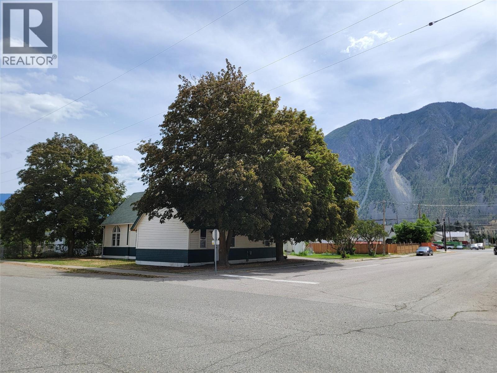 607a 5th Street, Keremeos, British Columbia  V0X 1N3 - Photo 2 - 10389962