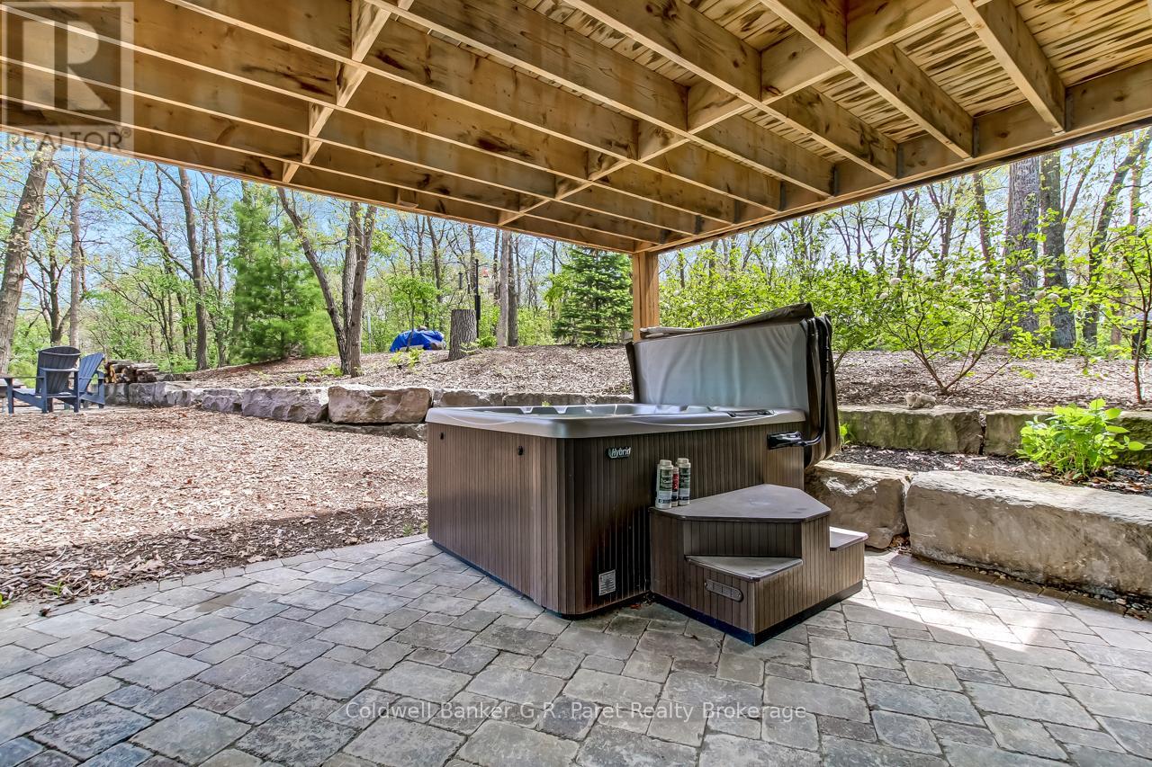 10151 Pinery Bluffs Road, Lambton Shores, Ontario  N0M 1T0 - Photo 35 - X13457530