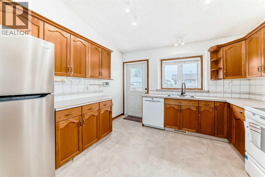 5910 60 Ave, Ponoka, Alberta  T4J 1T7 - Photo 6 - A2318131