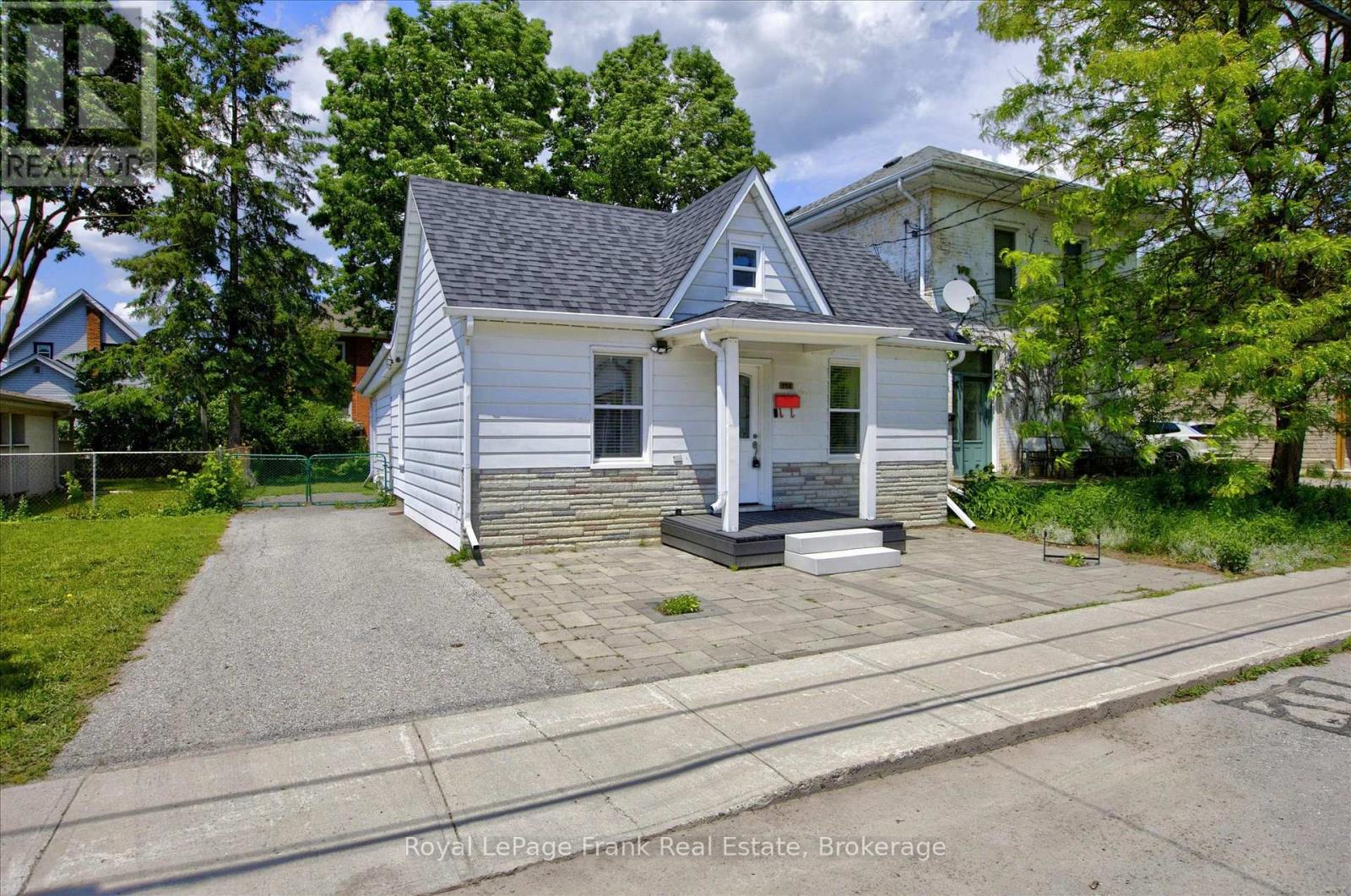 498 Hopkins Avenue, Peterborough, Ontario  K9H 2R8 - Photo 2 - X13457262