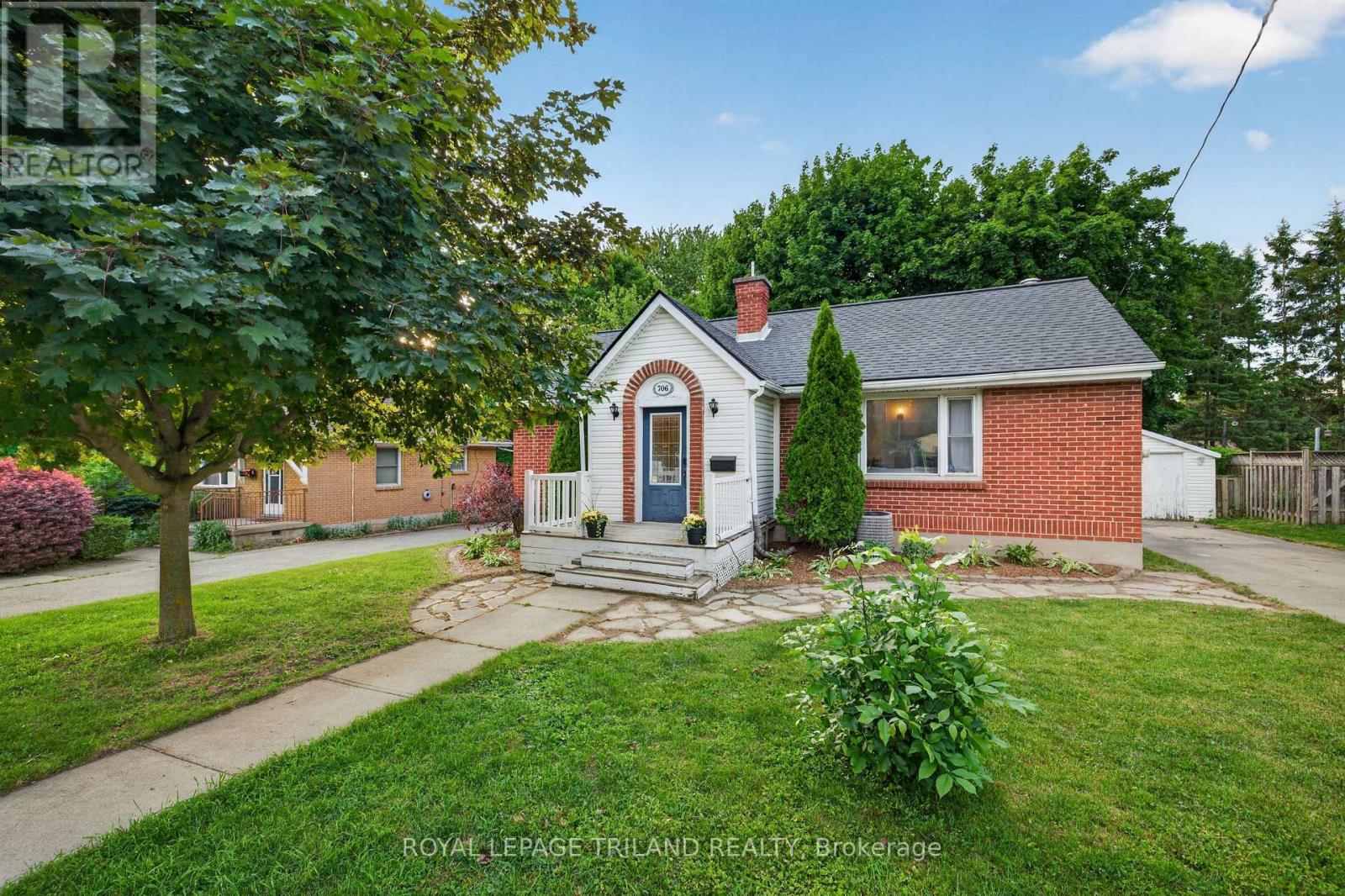 706 VICTORIA STREET, London East, Ontario