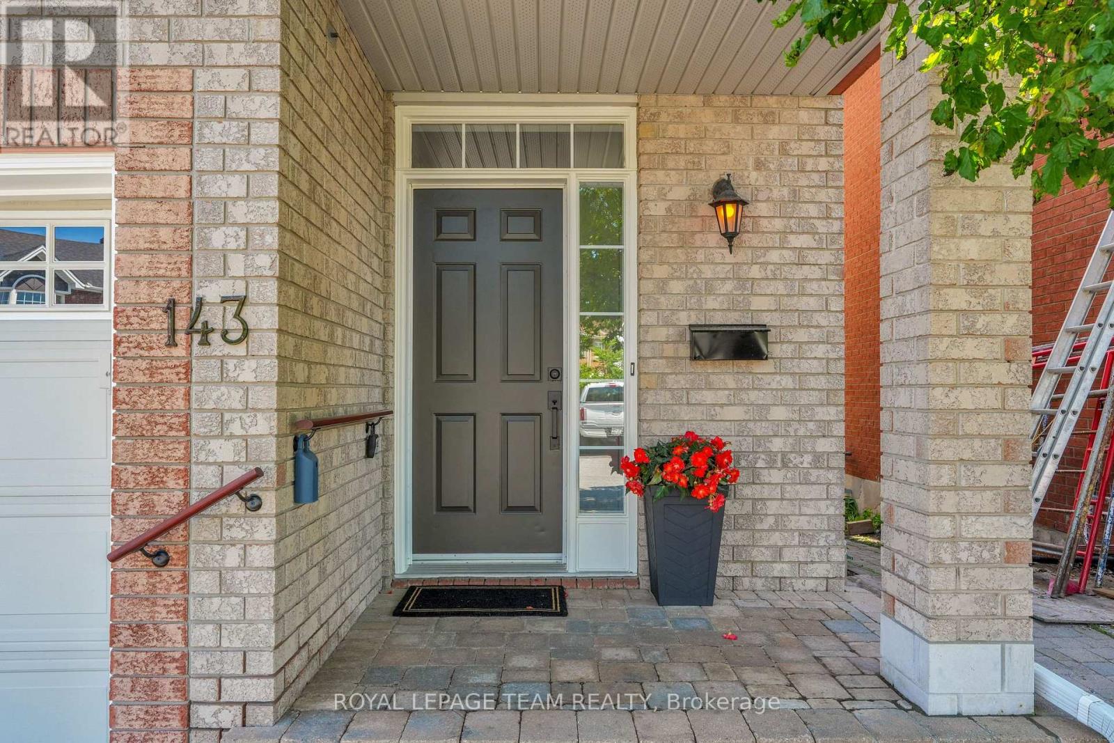 143 Tall Oak Private, Ottawa, Ontario K1G 6T3 - Photo 2 - X13457442