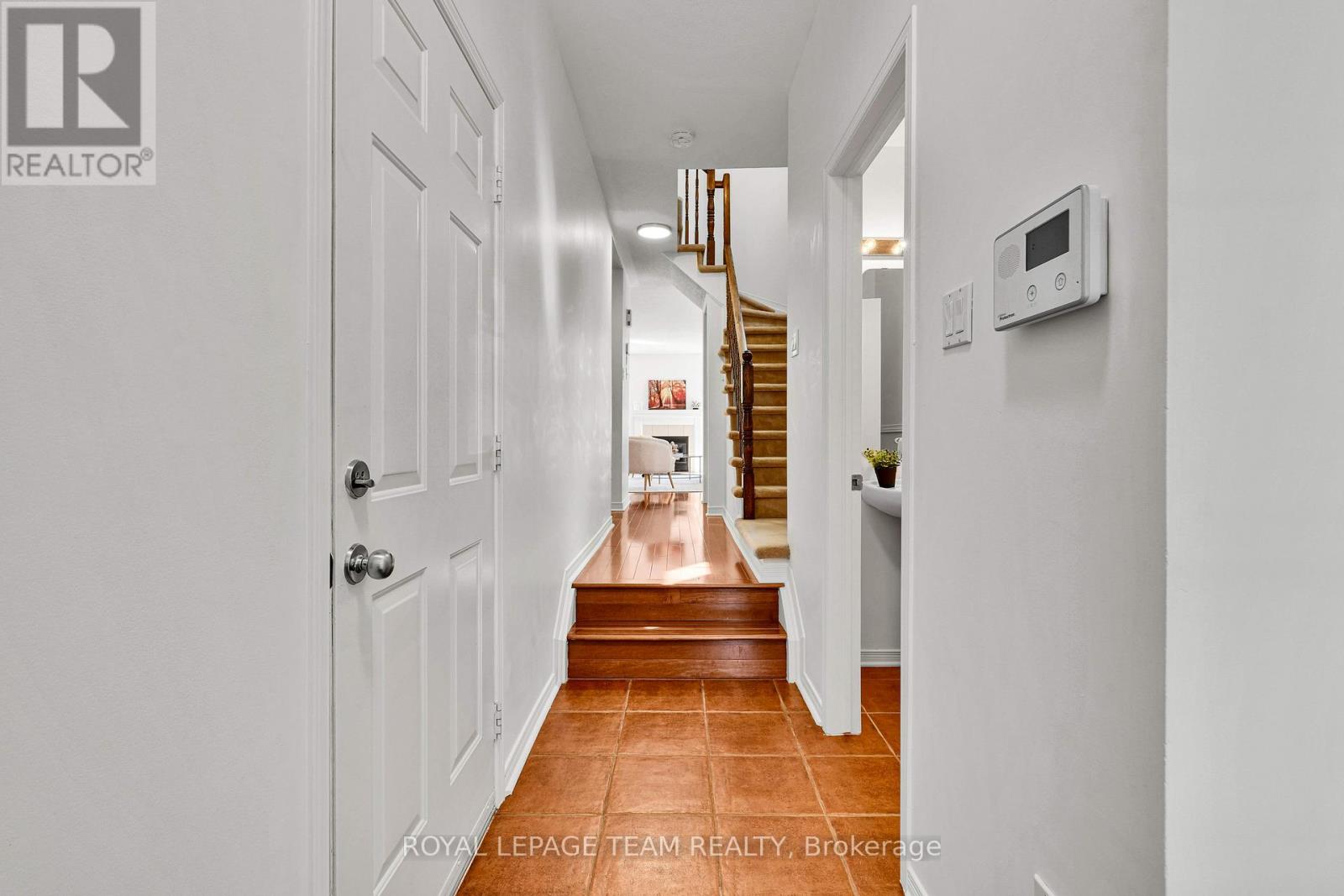 143 Tall Oak Private, Ottawa, Ontario K1G 6T3 - Photo 3 - X13457442