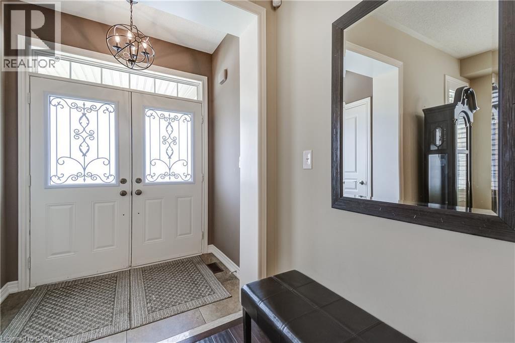 23 Mcknight Avenue, Waterdown, Ontario  L8B 0R5 - Photo 4 - 40840531