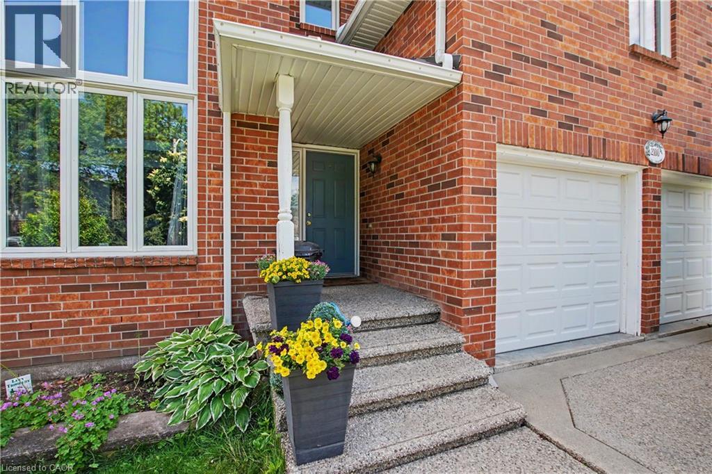 2100 Kevin Crescent, Burlington, Ontario  L7M 4E3 - Photo 3 - 40840051