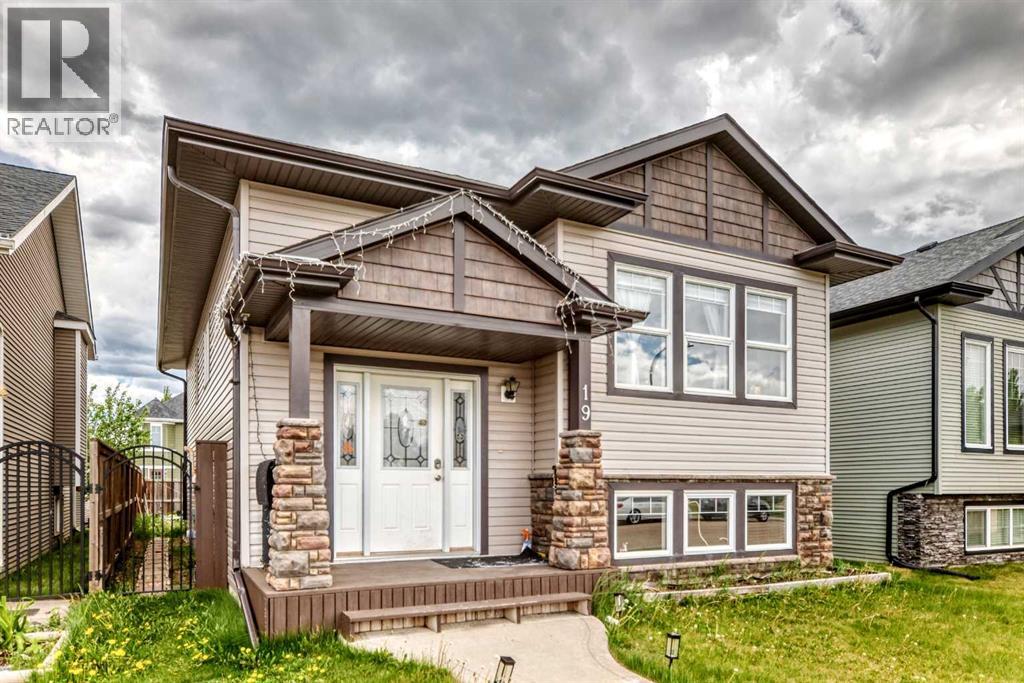 19 Charles Avenue, Red Deer, Alberta  T4P 0L8 - Photo 1 - A2321032