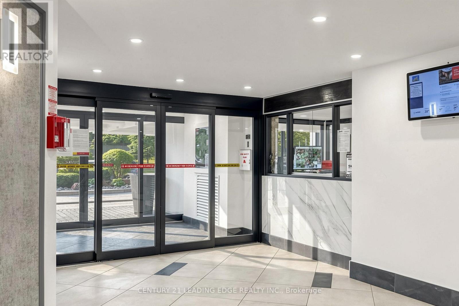304 - 5 Vicora Linkway, Toronto, Ontario  M3C 1A7 - Photo 2 - C13451776