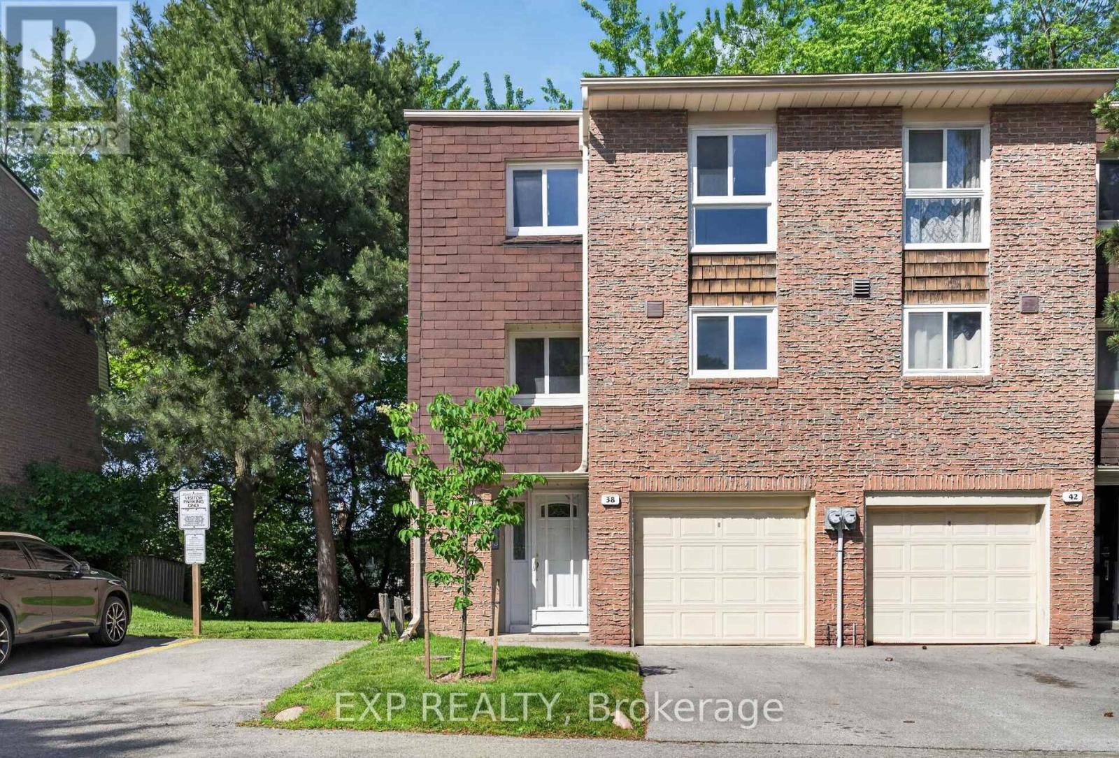 38 RUSTY CRESTWAY, Toronto, Ontario