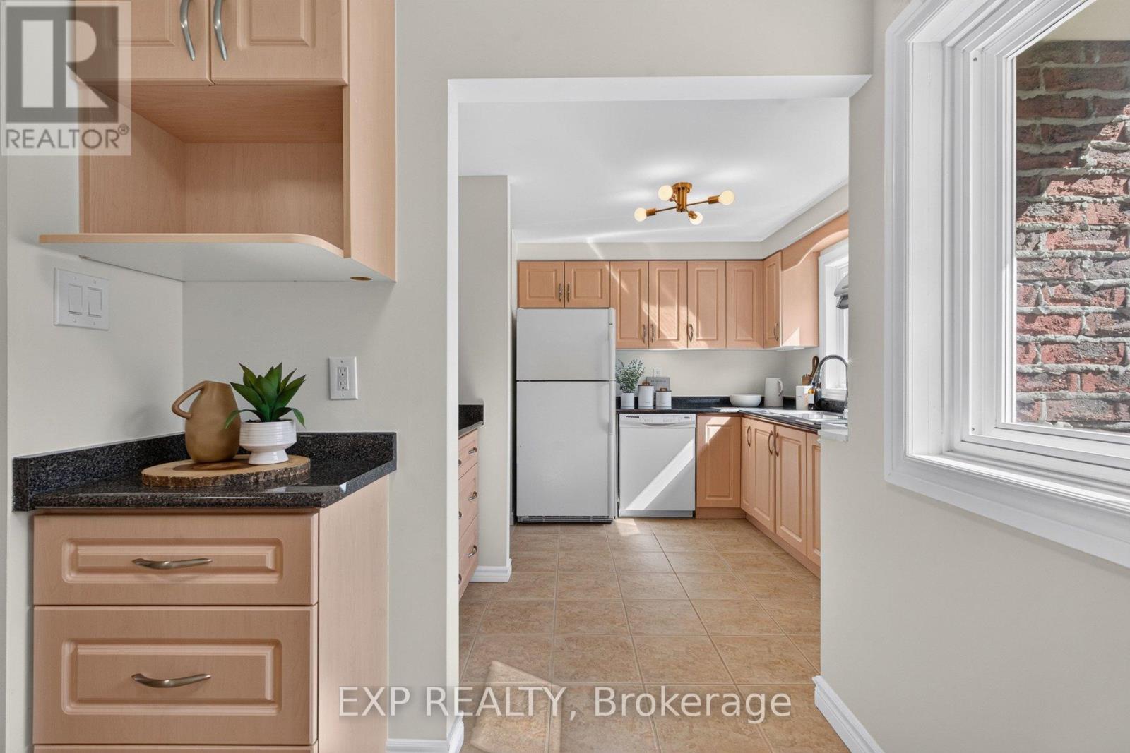 38 Rusty Crestway, Toronto, Ontario  M2J 2Y4 - Photo 16 - C13457458