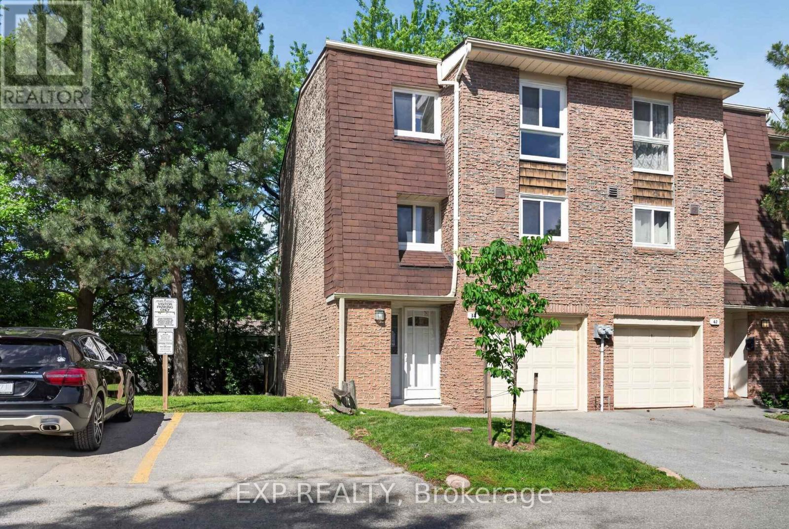 38 Rusty Crestway, Toronto, Ontario  M2J 2Y4 - Photo 3 - C13457458