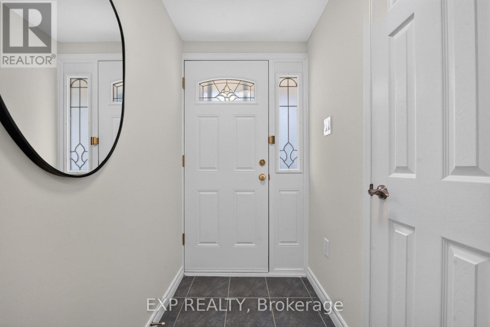38 Rusty Crestway, Toronto, Ontario  M2J 2Y4 - Photo 4 - C13457458
