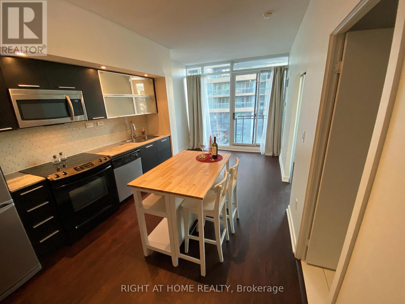 306 - 25 Capreol Court, Toronto, Ontario  M5V 3Z7 - Photo 2 - C13457510