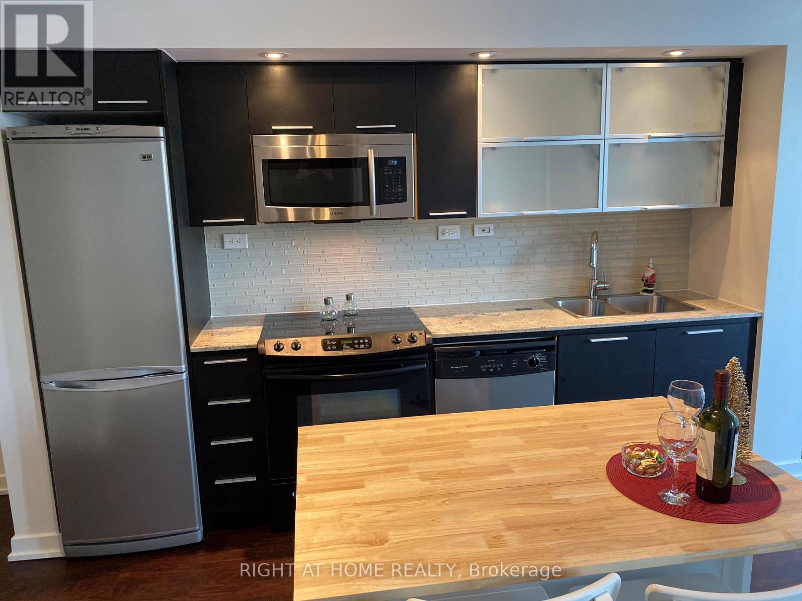 306 - 25 Capreol Court, Toronto, Ontario  M5V 3Z7 - Photo 3 - C13457510