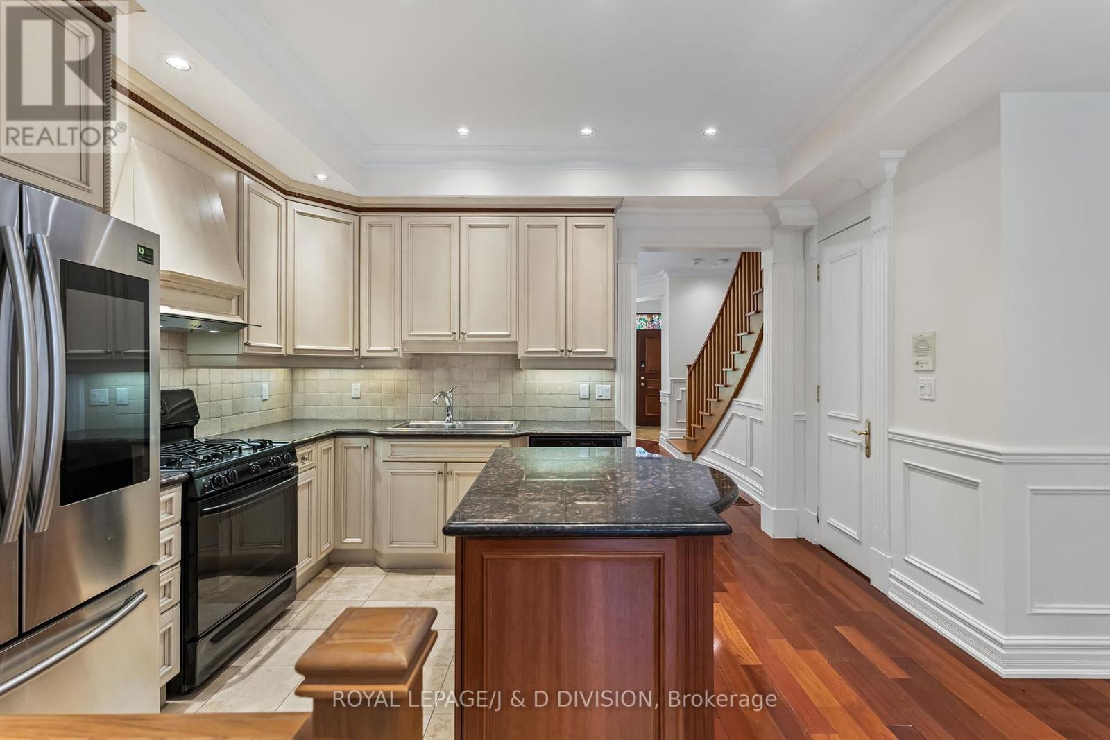 8 Huntley Street, Toronto, Ontario  M4Y 2K6 - Photo 10 - C13457544