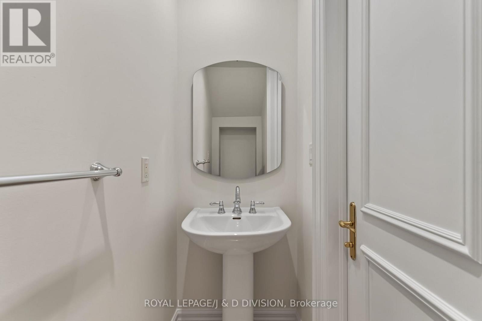 8 Huntley Street, Toronto, Ontario  M4Y 2K6 - Photo 11 - C13457544
