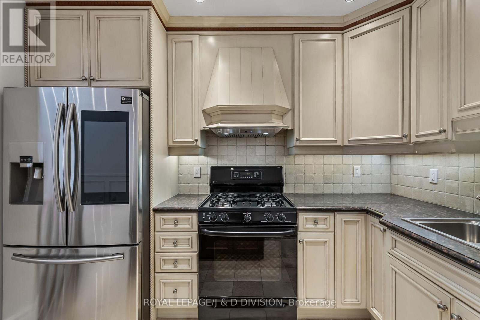 8 Huntley Street, Toronto, Ontario  M4Y 2K6 - Photo 9 - C13457544