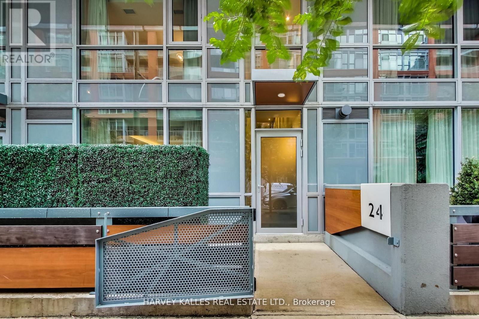 TH24 - 30 NELSON STREET, Toronto, Ontario