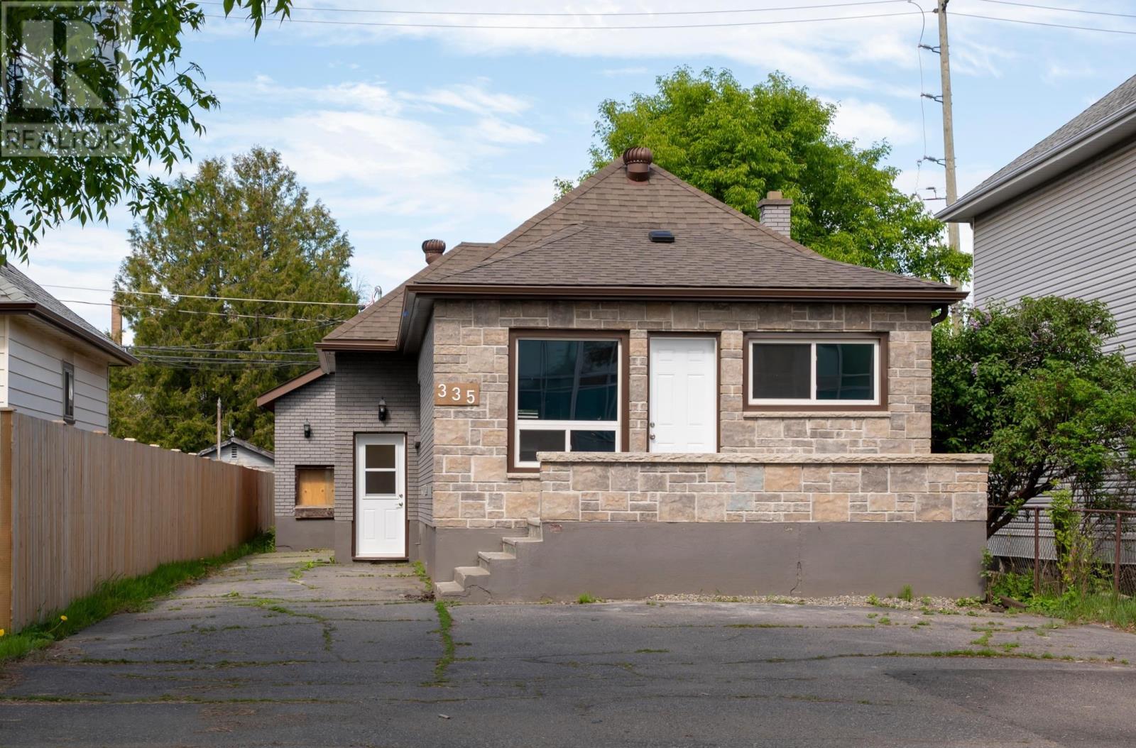 335 Vickers St N, Thunder Bay, Ontario  P7C 4B1 - Photo 1 - TB2601564